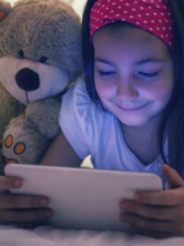 बच्चों को शांत कराने के लिए मोबाइल थमाना नुकसानदेह, इससे कम उम्र में घटती है एकाग्रता