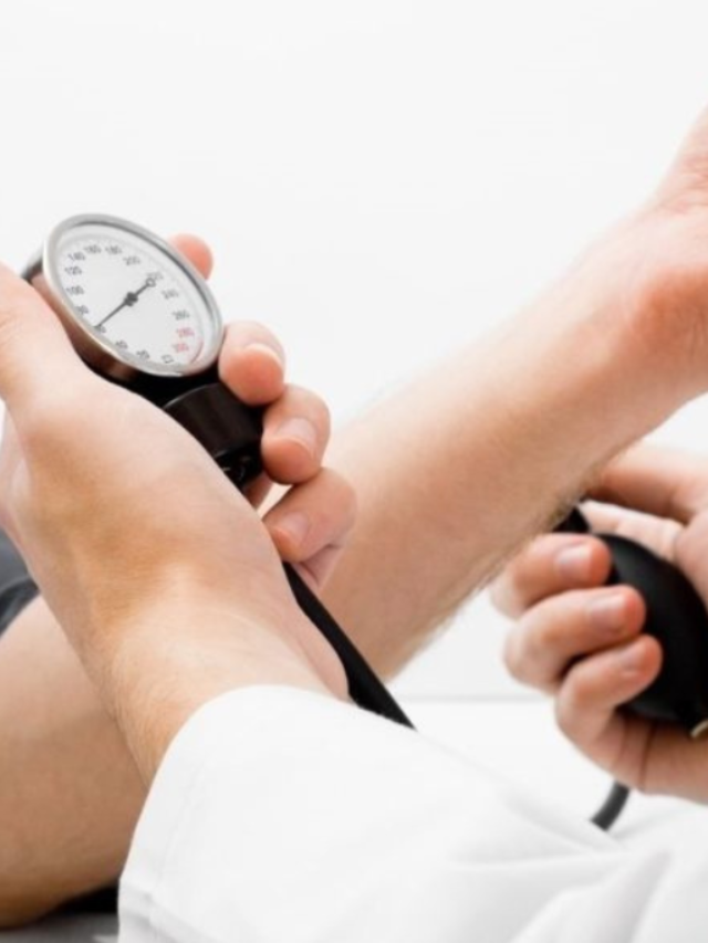 High Blood Pressure के लक्षण: 10 लक्षण जो आपकी टांगों और पैरों में दिखाई दे सकते हैं
