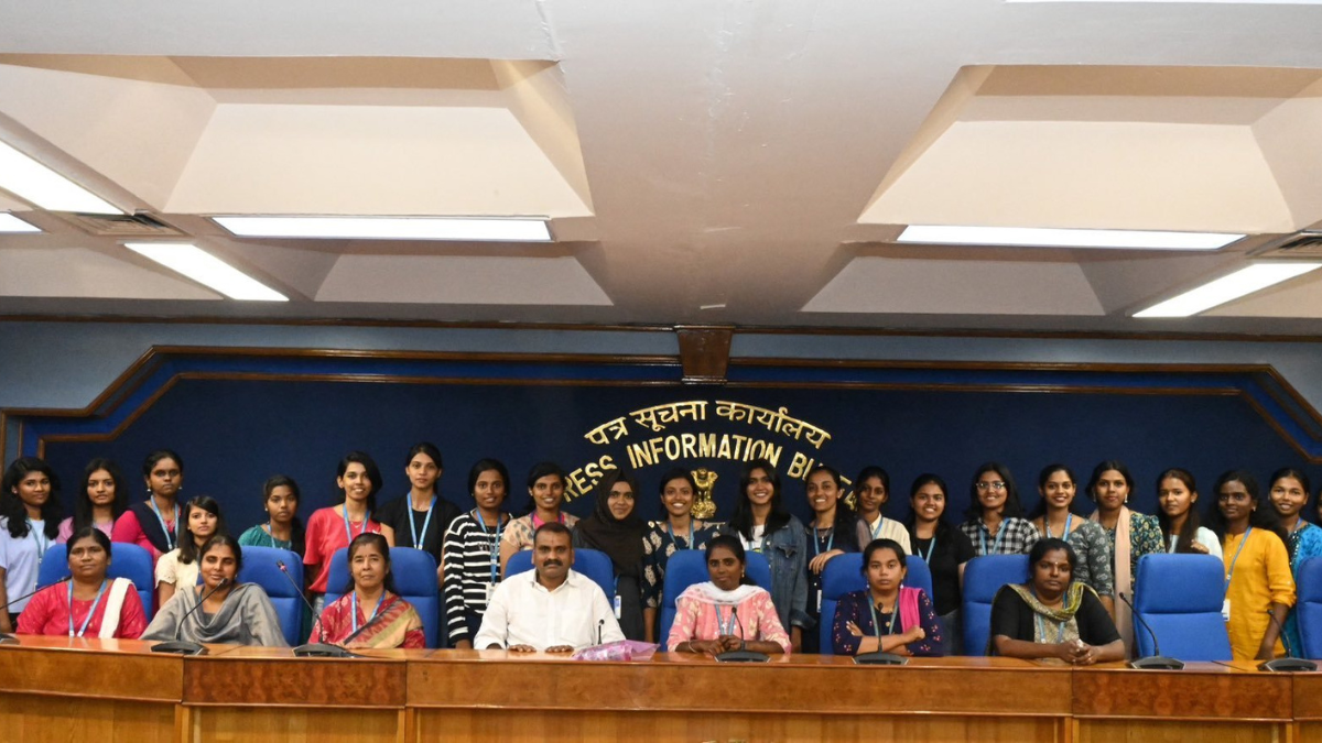 Nursing students meet MOS Dr L. Murugan